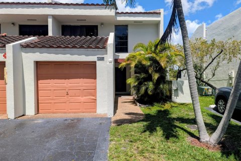 Townhouse in Lauderhill, Florida 3 bedrooms, 161.65 sq.m. № 2168332