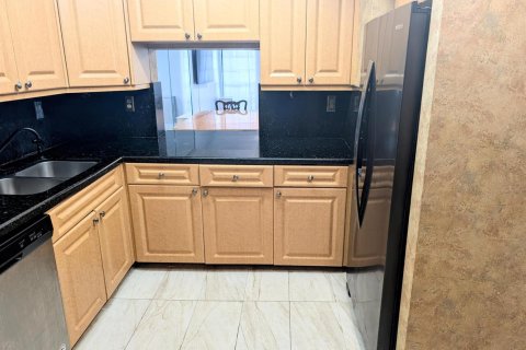 Townhouse in Lauderhill, Florida 3 bedrooms, 161.65 sq.m. № 2168332 - photo 3