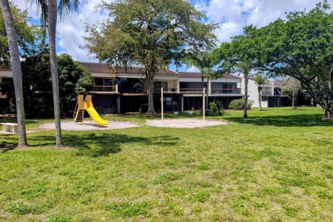 Townhouse in Lauderhill, Florida 3 bedrooms, 161.65 sq.m. № 2168332 - photo 24