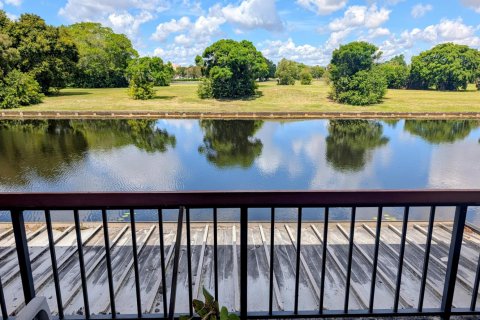 Townhouse in Lauderhill, Florida 3 bedrooms, 161.65 sq.m. № 2168332 - photo 19