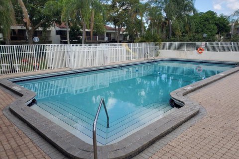 Townhouse in Lauderhill, Florida 3 bedrooms, 161.65 sq.m. № 2168332 - photo 27