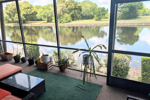 Townhouse in Lauderhill, Florida 3 bedrooms, 161.65 sq.m. № 2168332 - photo 11