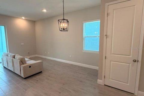 House in Winter Garden, Florida 4 bedrooms, 193.98 sq.m. № 2198051 - photo 5