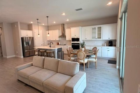 House in Winter Garden, Florida 4 bedrooms, 193.98 sq.m. № 2198051 - photo 7
