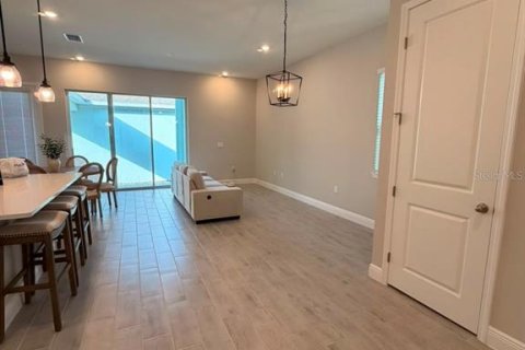 House in Winter Garden, Florida 4 bedrooms, 193.98 sq.m. № 2198051 - photo 4