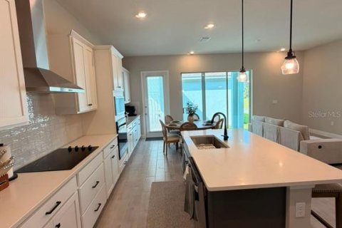House in Winter Garden, Florida 4 bedrooms, 193.98 sq.m. № 2198051 - photo 12