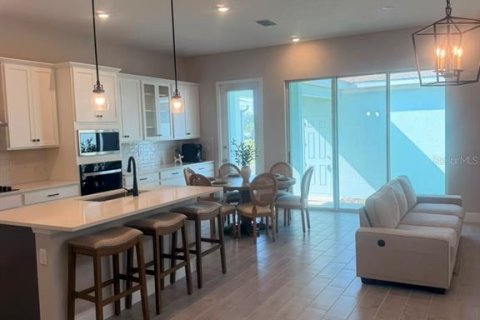 House in Winter Garden, Florida 4 bedrooms, 193.98 sq.m. № 2198051 - photo 13