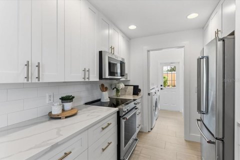 Touwnhouse à vendre à Sarasota, Floride: 3 chambres, 155.43 m2 № 2432633 - photo 16