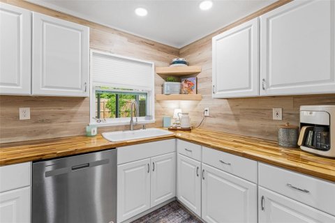 House in Merrit Island, Florida 3 bedrooms, 93.65 sq.m. № 2149672 - photo 7