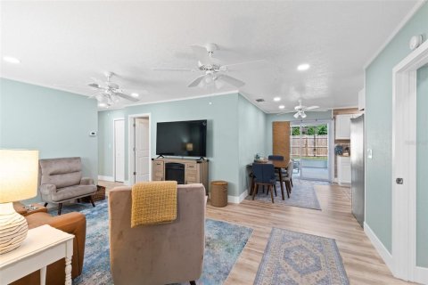 House in Merrit Island, Florida 3 bedrooms, 93.65 sq.m. № 2149672 - photo 4