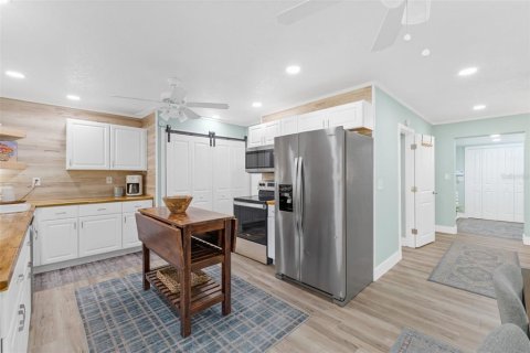House in Merrit Island, Florida 3 bedrooms, 93.65 sq.m. № 2149672 - photo 9