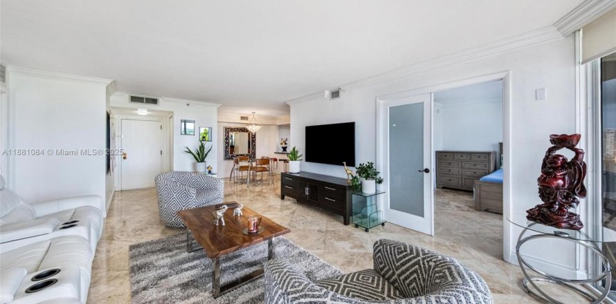Condominio en Miami, Florida, 2 dormitorios  № 1977627