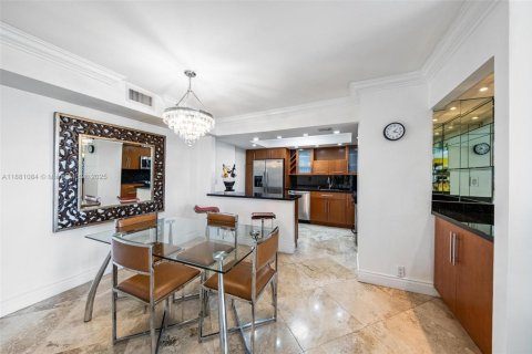 Condominio en venta en Miami, Florida, 2 dormitorios, 117.8 m2 № 1977627 - foto 14
