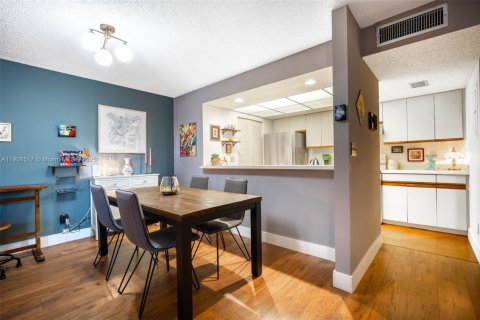 Купить таунхаус в Пемброк-Пайнс, Флорида 2 спальни, 127.09м2, № 1970059 - фото 10