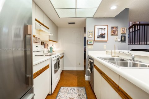 Купить таунхаус в Пемброк-Пайнс, Флорида 2 спальни, 127.09м2, № 1970059 - фото 12