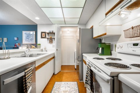 Купить таунхаус в Пемброк-Пайнс, Флорида 2 спальни, 127.09м2, № 1970059 - фото 11