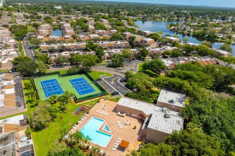 Купить таунхаус в Пемброк-Пайнс, Флорида 2 спальни, 127.09м2, № 1970059 - фото 25
