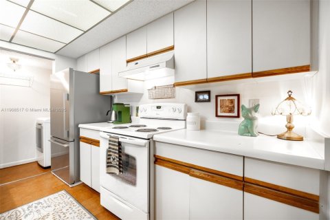 Купить таунхаус в Пемброк-Пайнс, Флорида 2 спальни, 127.09м2, № 1970059 - фото 13