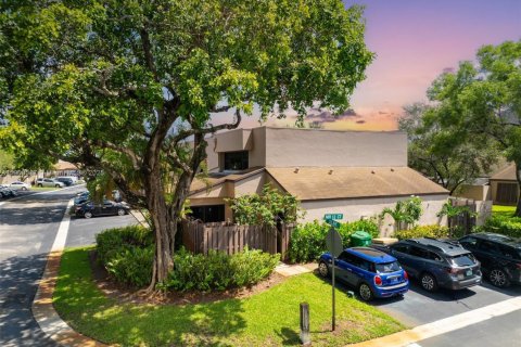 Купить таунхаус в Пемброк-Пайнс, Флорида 2 спальни, 127.09м2, № 1970059 - фото 2