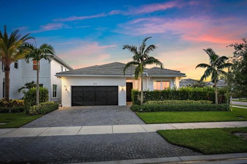 Casa en venta en Palm Beach Gardens, Florida, 4 dormitorios, 249.72 m2 № 2417782 - foto 2