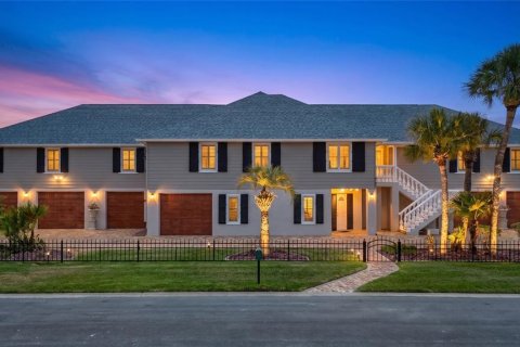 House in Hernando Beach, Florida 5 bedrooms, 348.94 sq.m. № 2219281 - photo 3