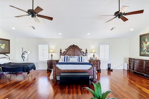 House in Hernando Beach, Florida 5 bedrooms, 348.94 sq.m. № 2219281 - photo 29
