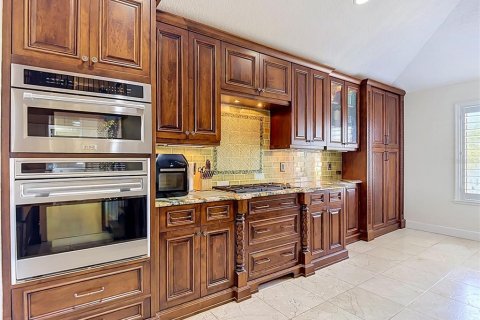House in Hernando Beach, Florida 5 bedrooms, 348.94 sq.m. № 2219281 - photo 21