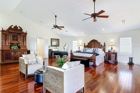 House in Hernando Beach, Florida 5 bedrooms, 348.94 sq.m. № 2219281 - photo 28