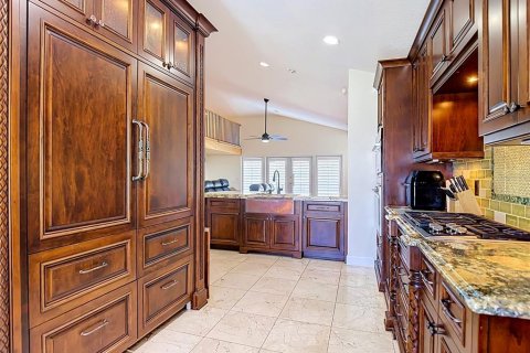 House in Hernando Beach, Florida 5 bedrooms, 348.94 sq.m. № 2219281 - photo 25