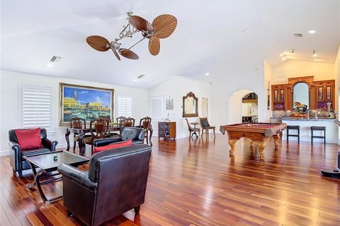 House in Hernando Beach, Florida 5 bedrooms, 348.94 sq.m. № 2219281 - photo 15