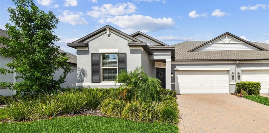 House in Land O' Lakes, Florida 3 bedrooms, 182.83 sq.m. № 1879404