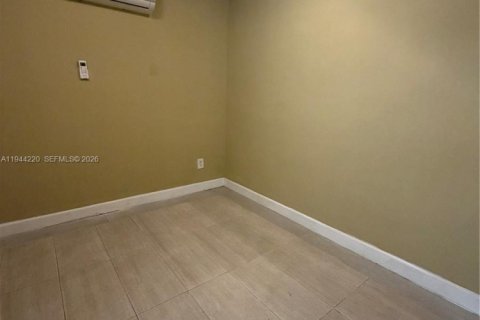 Снять в аренду квартиру в Холливуд, Флорида 1 спальня, 121.14м2, № 2000653 - фото 2