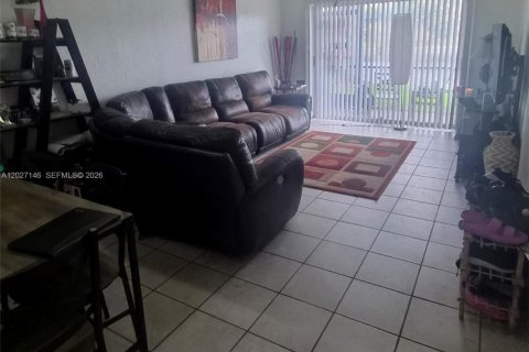 Copropriété à vendre à Tamarac, Floride: 1 chambre, 69.68 m2 № 2176319 - photo 4