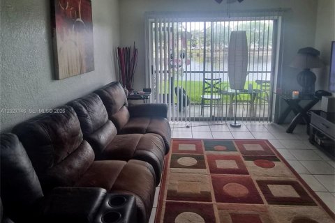 Copropriété à vendre à Tamarac, Floride: 1 chambre, 69.68 m2 № 2176319 - photo 3