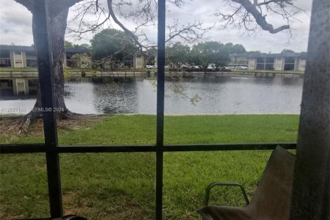 Copropriété à vendre à Tamarac, Floride: 1 chambre, 69.68 m2 № 2176319 - photo 2