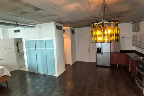 Снять в аренду кондоминиум в Майами, Флорида 1 спальня, 59.27м2, № 2026377 - фото 3