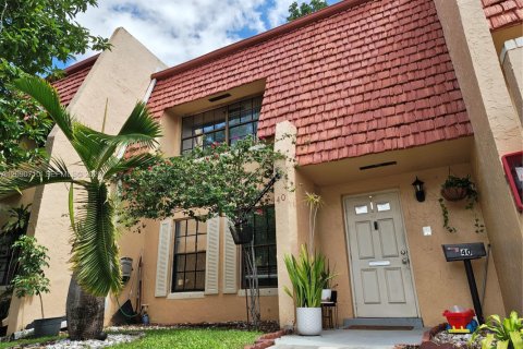 Townhouse in Tamarac, Florida 2 bedrooms, 137.03 sq.m. № 2390238