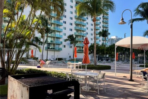 Copropriété à vendre à Sunny Isles Beach, Floride: 1 chambre, 93.37 m2 № 1868724 - photo 8