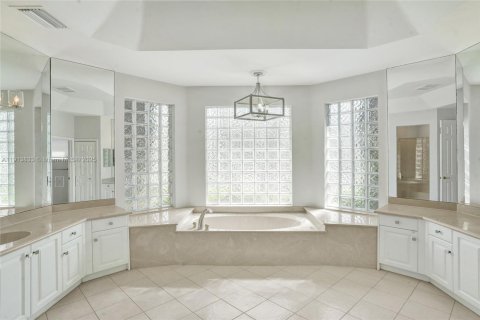 Купить виллу или дом в Уэстон, Флорида 4 спальни, № 1969851 - фото 28