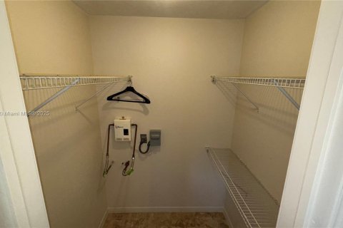 House in Fort Lauderdale, Florida 1 bedroom, 284.28 sq.m. № 1943957 - photo 6