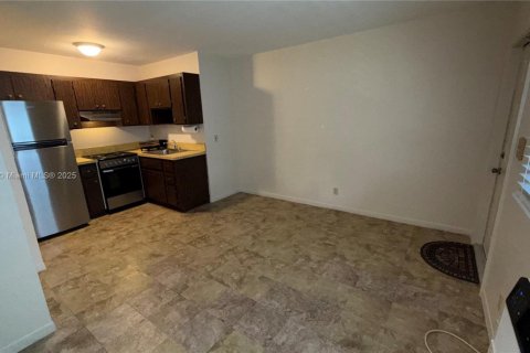 House in Fort Lauderdale, Florida 1 bedroom, 284.28 sq.m. № 1943957 - photo 3
