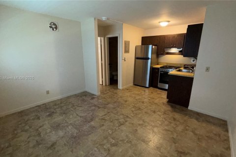 House in Fort Lauderdale, Florida 1 bedroom, 284.28 sq.m. № 1943957 - photo 1