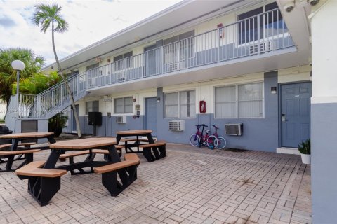 House in North Miami, Florida 2 bedrooms № 1930106 - photo 4