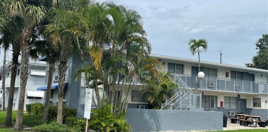 Casa en North Miami, Florida 2 dormitorios № 1930106