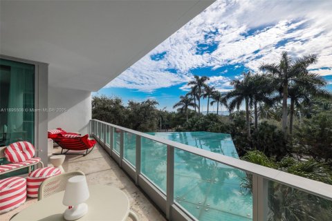 Condo in Miami, Florida, 3 bedrooms  № 1948117 - photo 27