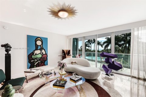 Condo in Miami, Florida, 3 bedrooms  № 1948117 - photo 1