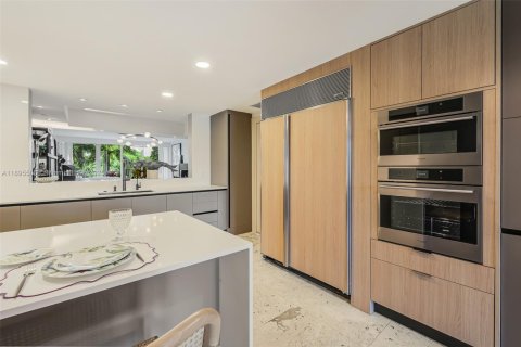 Condo in Miami, Florida, 3 bedrooms  № 1948117 - photo 2