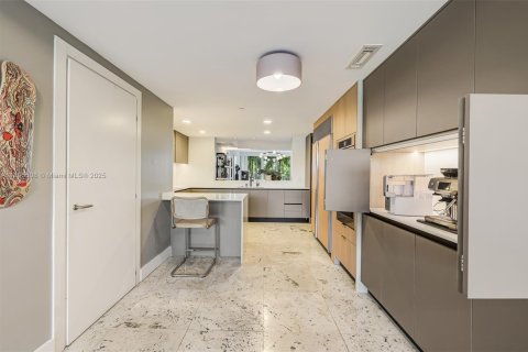 Condo in Miami, Florida, 3 bedrooms  № 1948117 - photo 3
