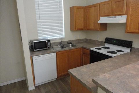 Townhouse in Gainesville, Florida 2 bedrooms, 103.49 sq.m. № 2207790 - photo 2