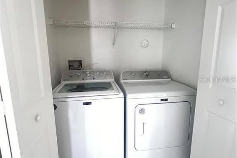 Casa en alquiler en Kissimmee, Florida, 3 dormitorios, 109.35 m2 № 1649722 - foto 11